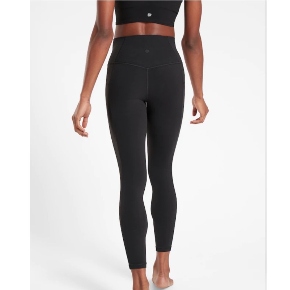 NWT Athleta Salutation Stash Pocket II 7/8 //Black - Picture 2 of 8